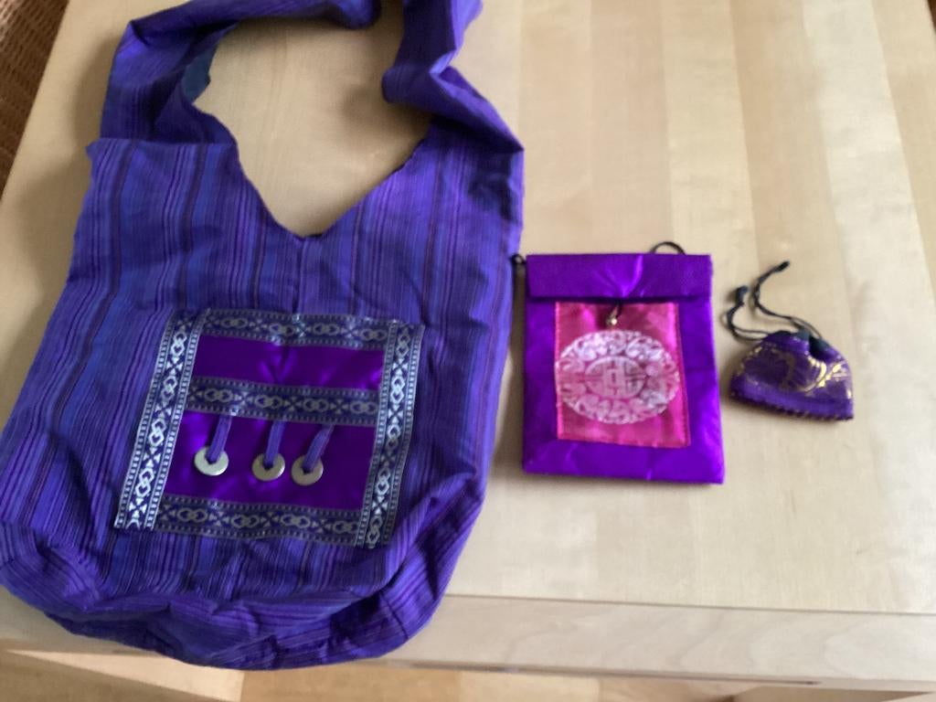 Schouder tas uit Nepal, en Aziatische hals-tasje + zakje, Ophalen of Verzenden, Nieuw, Paars, Schoudertasje