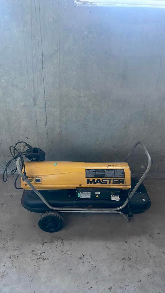 Master diesel kachel met thermostaat, Doe-het-zelf en Verbouw, Ophalen, 30 tot 80 cm, Kachel, Zo goed als nieuw