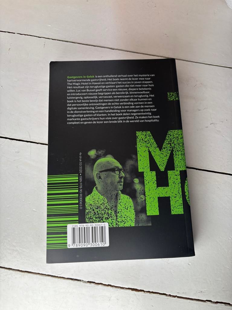 Gastgevers in Geluk - Luc Van Bussel, Ophalen of Verzenden, Zo goed als nieuw, Nederland