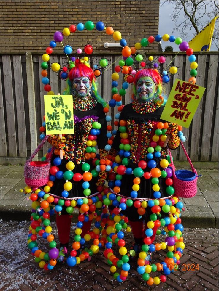 Carnavalskleding 2personen -maat M+L -helemaal compleet-€150, Kleding | Dames, Carnavalskleding en Feestkleding, Zo goed als nieuw