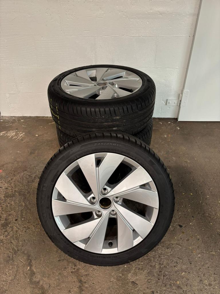 Volkswagen Golf zomerset 17”, Banden en Velgen, Nieuw, 17 inch, Ophalen of Verzenden