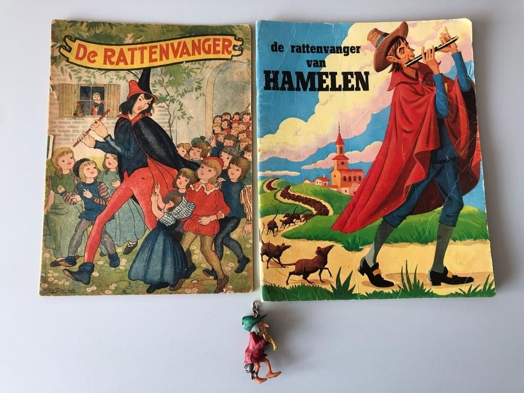 Sprookje Sleutelhangers met Stripverhaal Boekje, Ophalen of Verzenden, Gebruikt