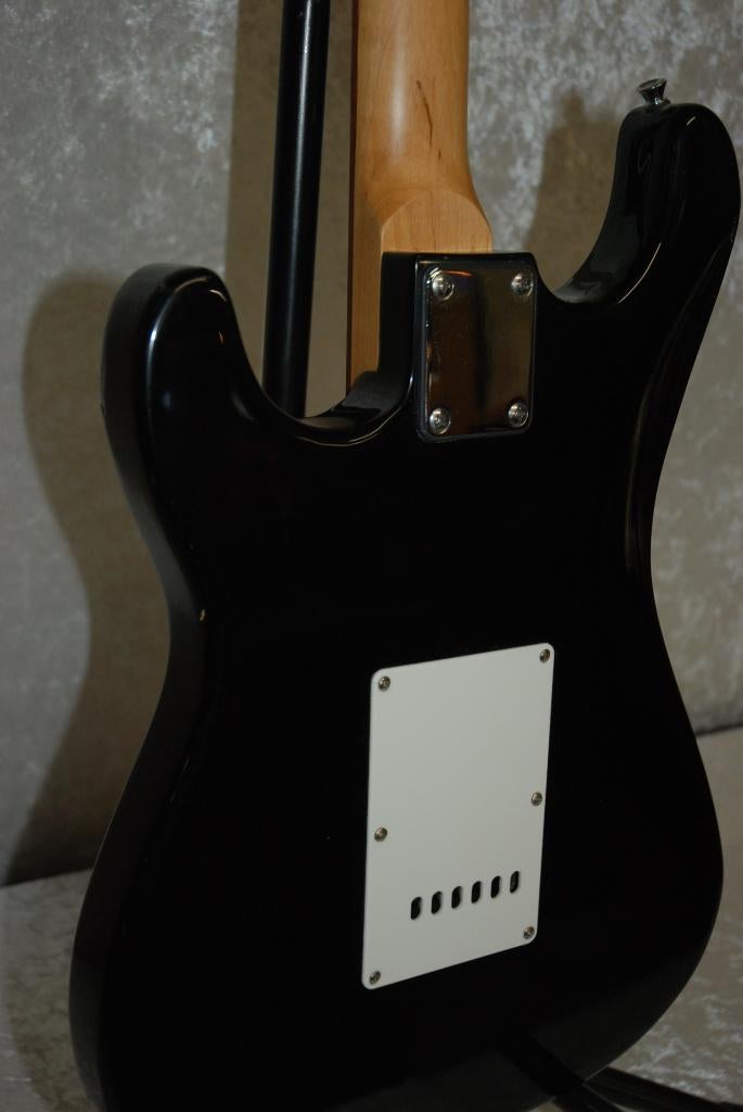 Bradley Stratocaster model gitaar met nieuwe snaren, Gebruikt, ., Ophalen of Verzenden, .