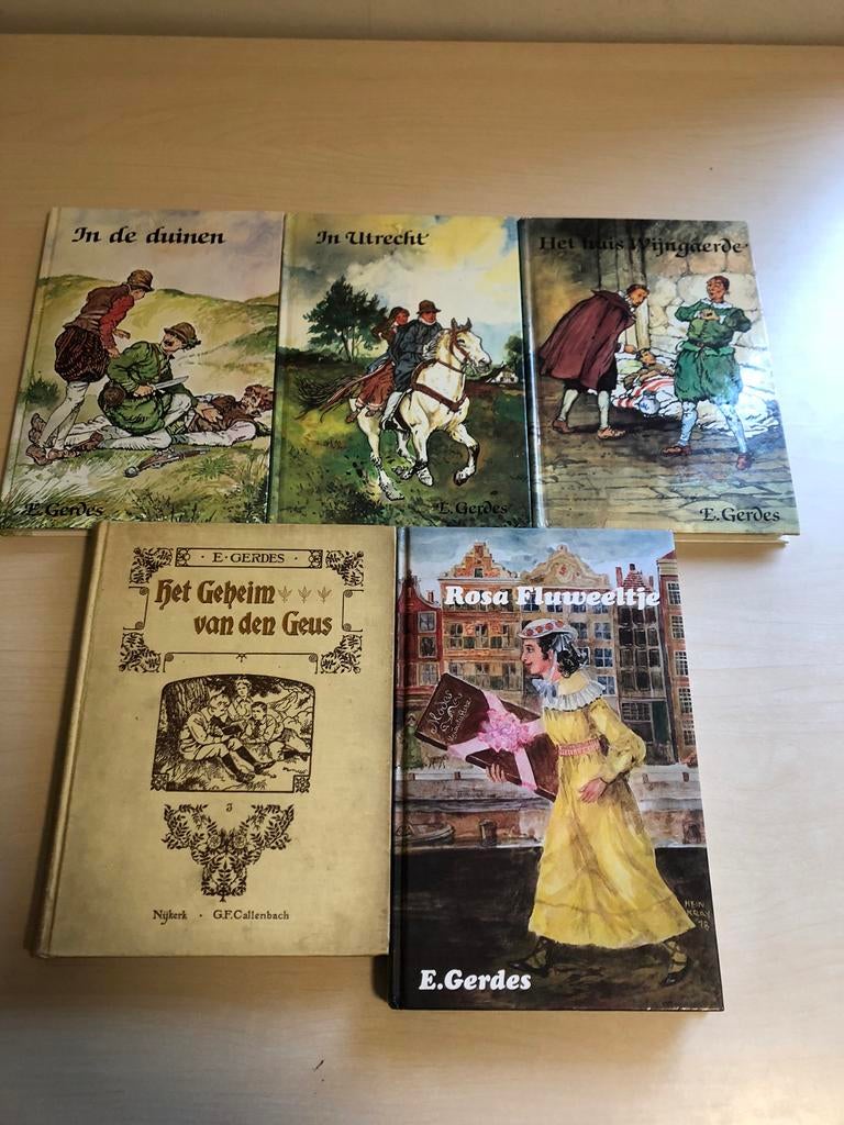 Rosa Fluweeltje door E. Gerdes ea boeken, Boeken, Ophalen of Verzenden, Gelezen