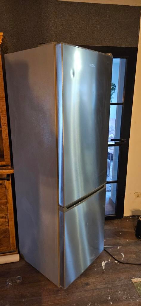 Koelkast inclusief diepvriezer van frilec., Witgoed en Apparatuur, 200 liter of meer, Met aparte vriezer, Zo goed als nieuw, 160 cm of meer