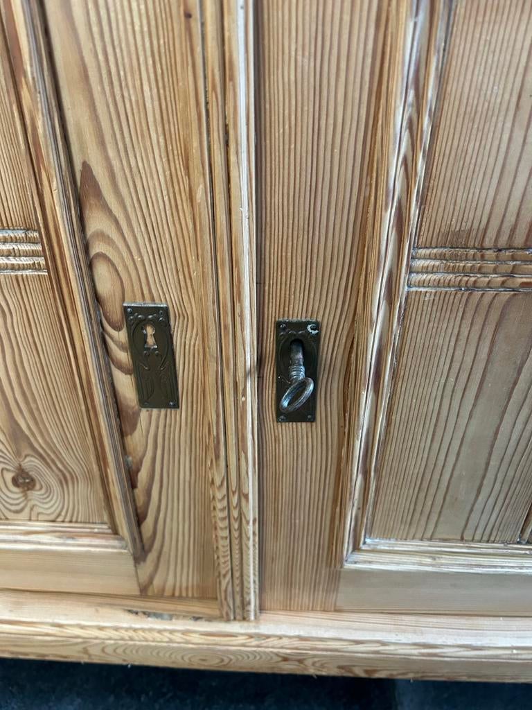 Oud grenen kastje op bolpootjes, Huis en Inrichting, Kasten | Dressoirs, Ophalen, Gebruikt, 50 tot 100 cm, Stoer landelijk brocant