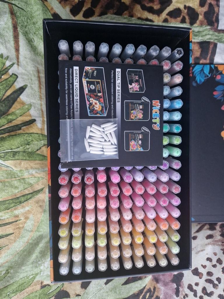 Nicety Brush Acrylstiften - 180 Kleuren - Nieuwstaat, Hobby en Vrije tijd, Tekenen, Ophalen of Verzenden, Zo goed als nieuw