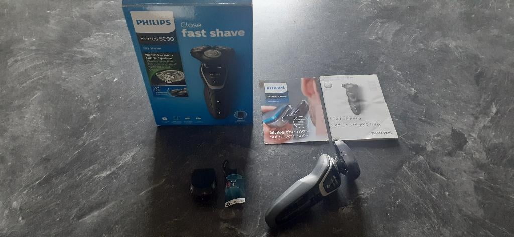 Philips scheerapparaat 5000 serie Dry shaver als nieuw !, Ophalen of Verzenden, Zo goed als nieuw, Scheren en Epileren