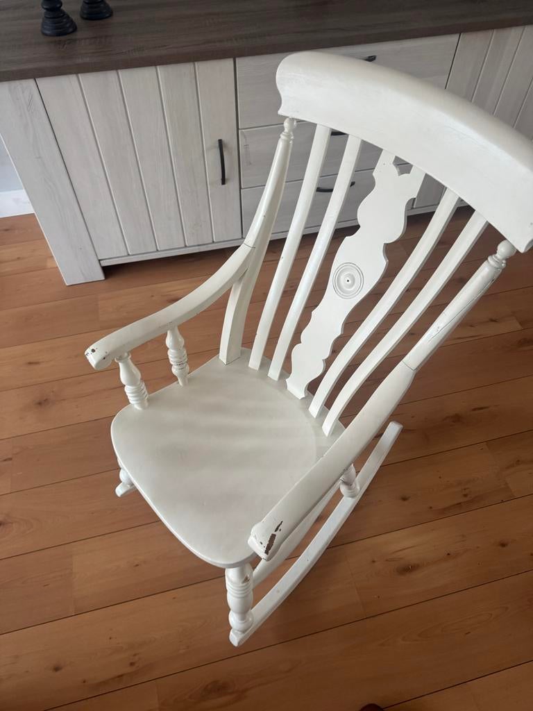 Witte schommelstoel, Huis en Inrichting, Stoelen, Ophalen of Verzenden, Gebruikt, Wit, Eén