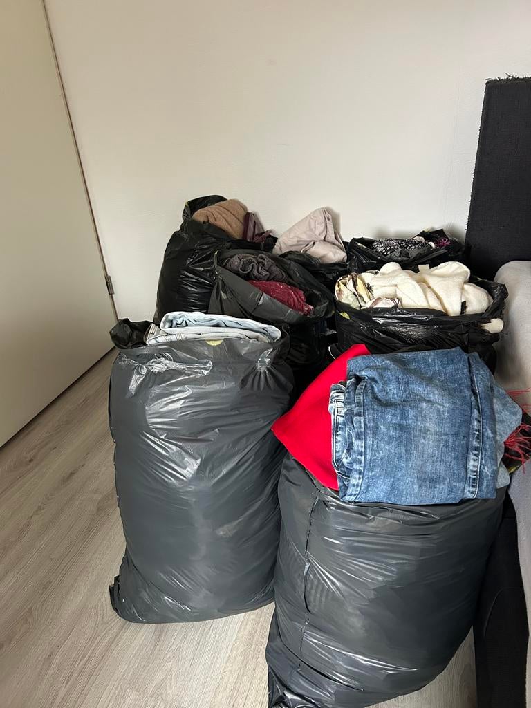 Grote partij kleding - 226 stuks - Dames, heren, kids, Kleding | Dames, Dames-kledingpakketten, Zo goed als nieuw, Maat 38/40 (M)