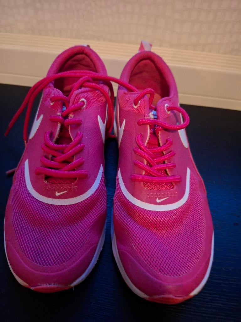 Sport schoenen  maat 37, Ophalen of Verzenden, Zo goed als nieuw, Zwart, Sneakers of Gympen