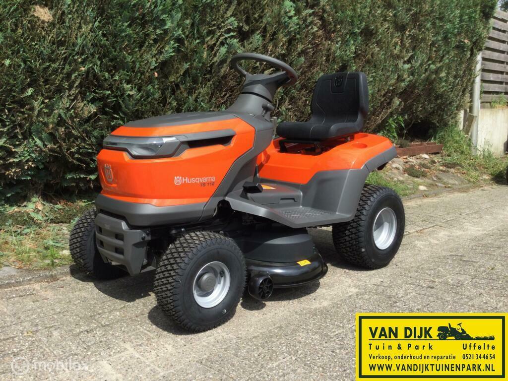 Husqvarna Zitmaaier TS 112 met Zijuitworp. 11,5 PK, Ophalen of Verzenden, Nieuw