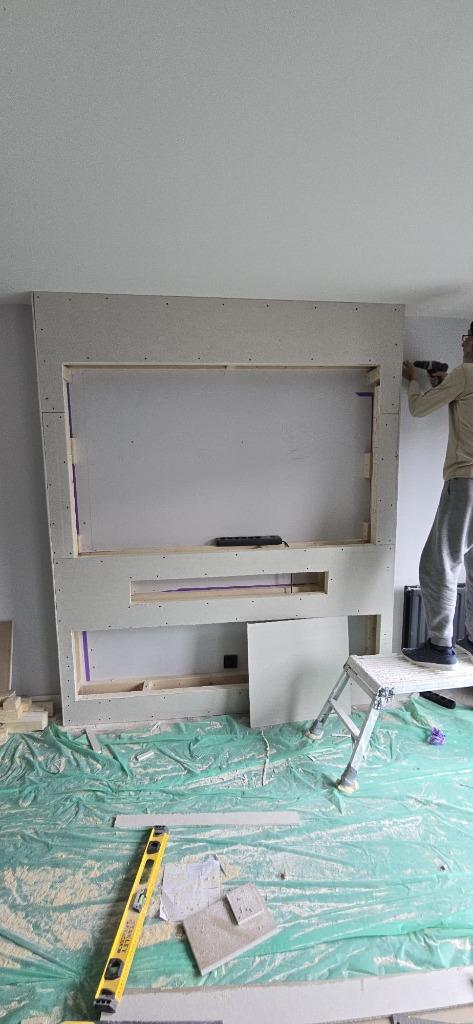 Cinnewal / verlaagd plafond / koof / led spot / inbouw kast