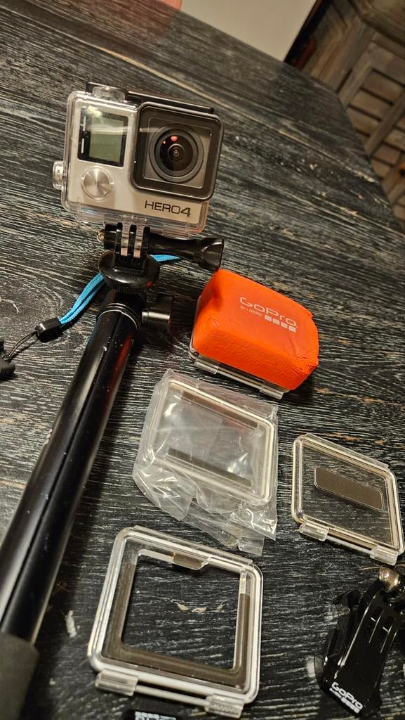 GoPro 4 compleet met 3 accu's + luxe selfiestick, Ophalen of Verzenden, Zo goed als nieuw, GoPro