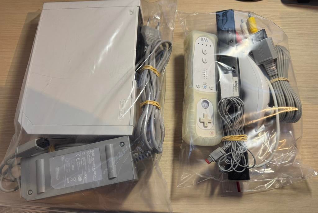 Nintendo Wii compleet met 10 Spellen, Ophalen of Verzenden, Zo goed als nieuw, Met 2 controllers, Met games