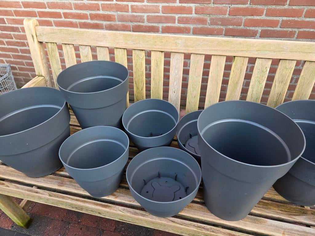 8 Grijze buiten potten tuin ELHO bloembak, Tuin en Terras, Bloembakken en Plantenbakken, Ophalen, Kunststof, Rond, Zo goed als nieuw