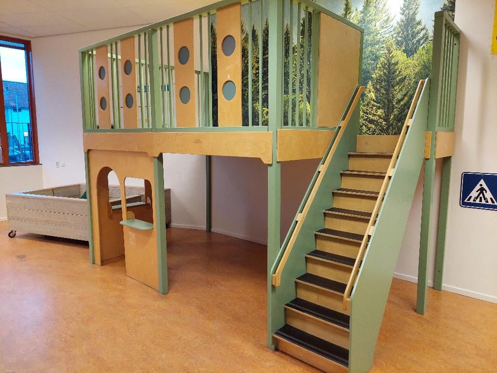 Verhoogde speel - werkvloer / speelzolder 3,60 x 2m en 2,6 h, Ophalen of Verzenden, Zo goed als nieuw, Hout