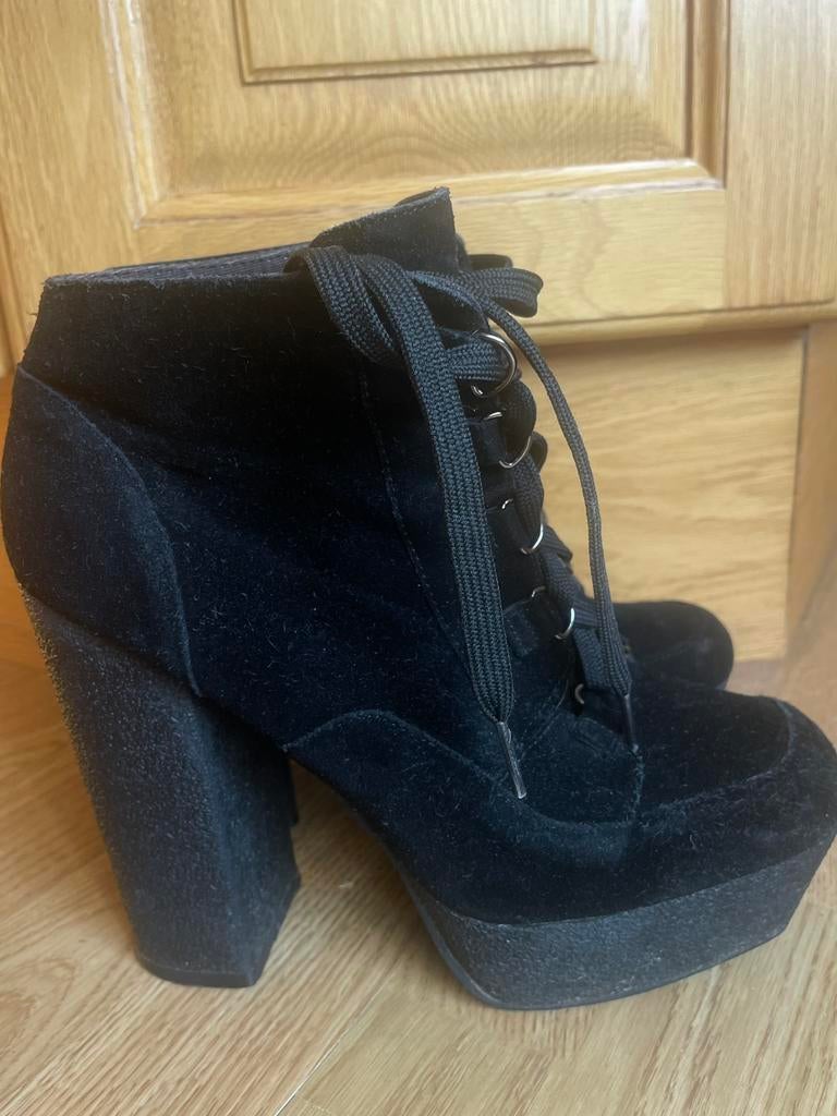 Zwarte Asos enkellaarsjes met plateau zolen, Kleding | Dames, Schoenen, Ophalen of Verzenden