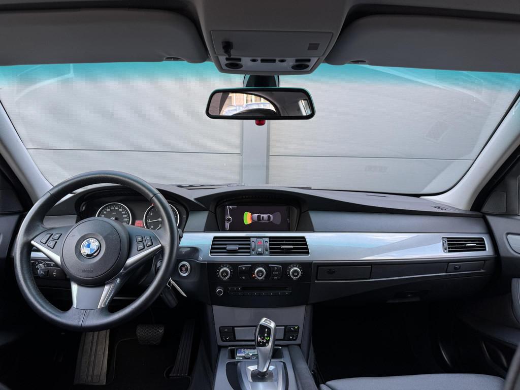 BMW 5-serie 520i, Auto's, Automaat, Zwart, 4 cilinders, Blauw