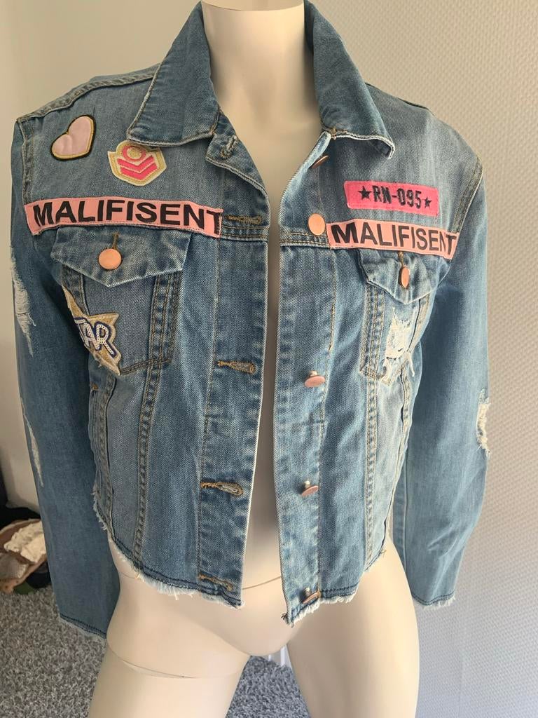 Malifisent jeans jasje. M met leuke embleems, Ophalen of Verzenden, Zo goed als nieuw, Maat 36 (S), Blauw
