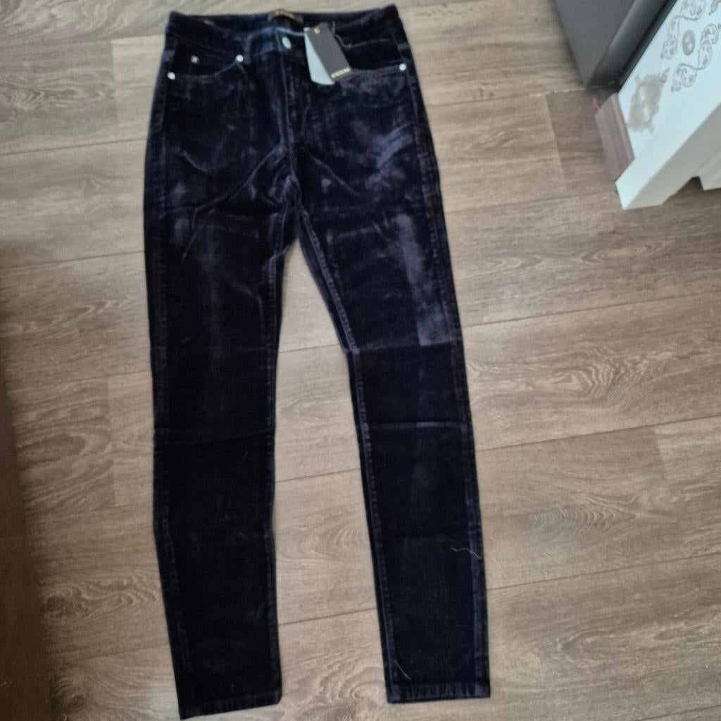 Mooie suede damesbroek van Supertrash in maat 31. broek is n, Ophalen, Nieuw, Blauw, W30 - W32 (confectie 38/40)