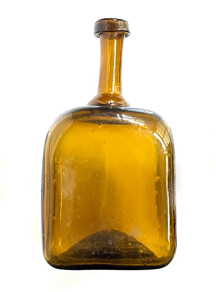 18th Century Long Neck Square Wine Bottle rare, Ophalen of Verzenden