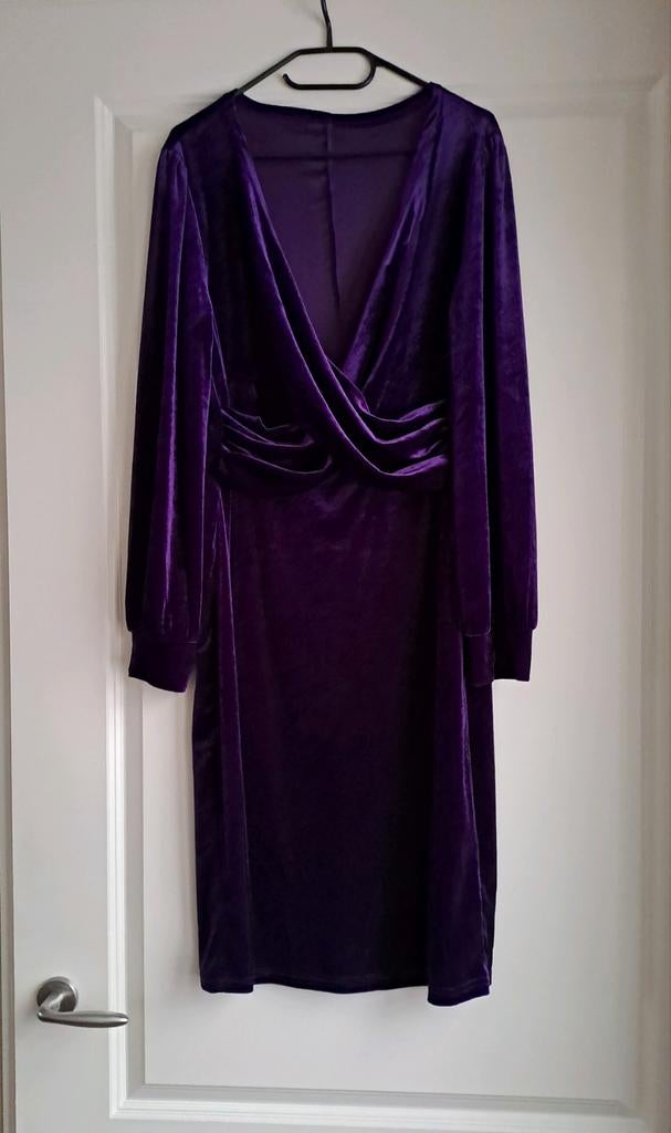 Prachtige nieuwe paarse fluwelen jurk XL, Paars, Maat 46/48 (XL) of groter, Nieuw, Ophalen of Verzenden