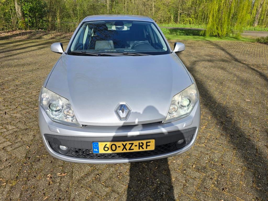 Laguna 2.0 16V 103KW 2007 Grijs airco clima navigatie nw apk, Auto's, Laguna, 4 cilinders, Leder en Stof, Origineel Nederlands