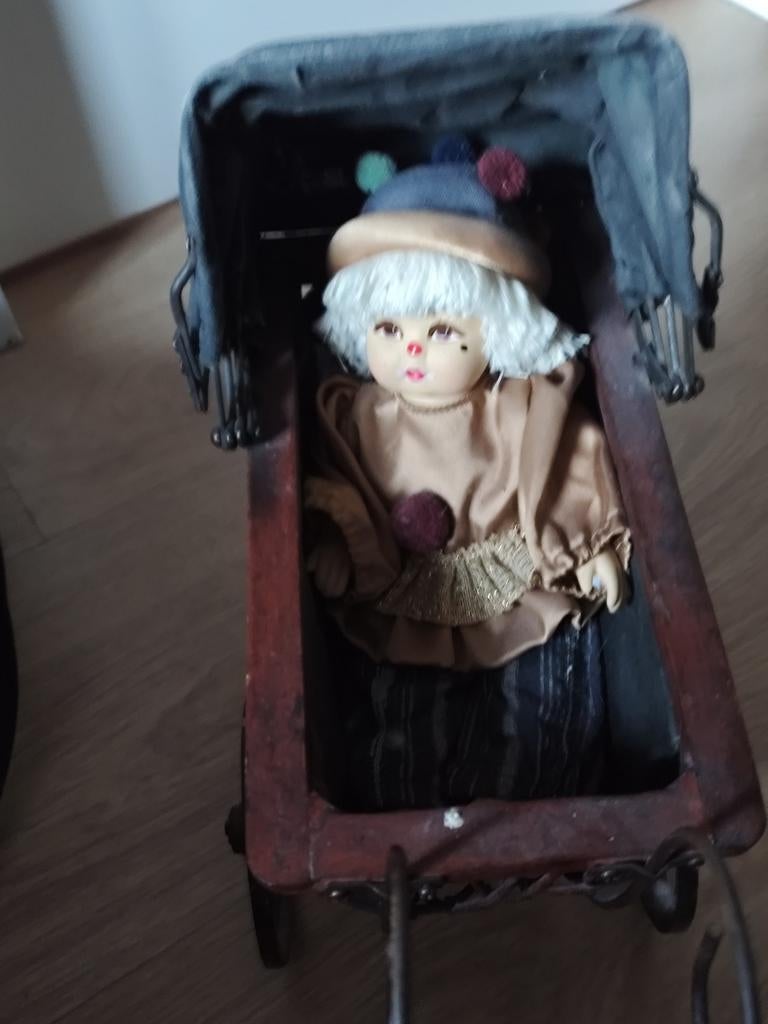Ouderwetse kinderwagen met pop, Verzamelen, Poppen, Ophalen, Gebruikt, Pop