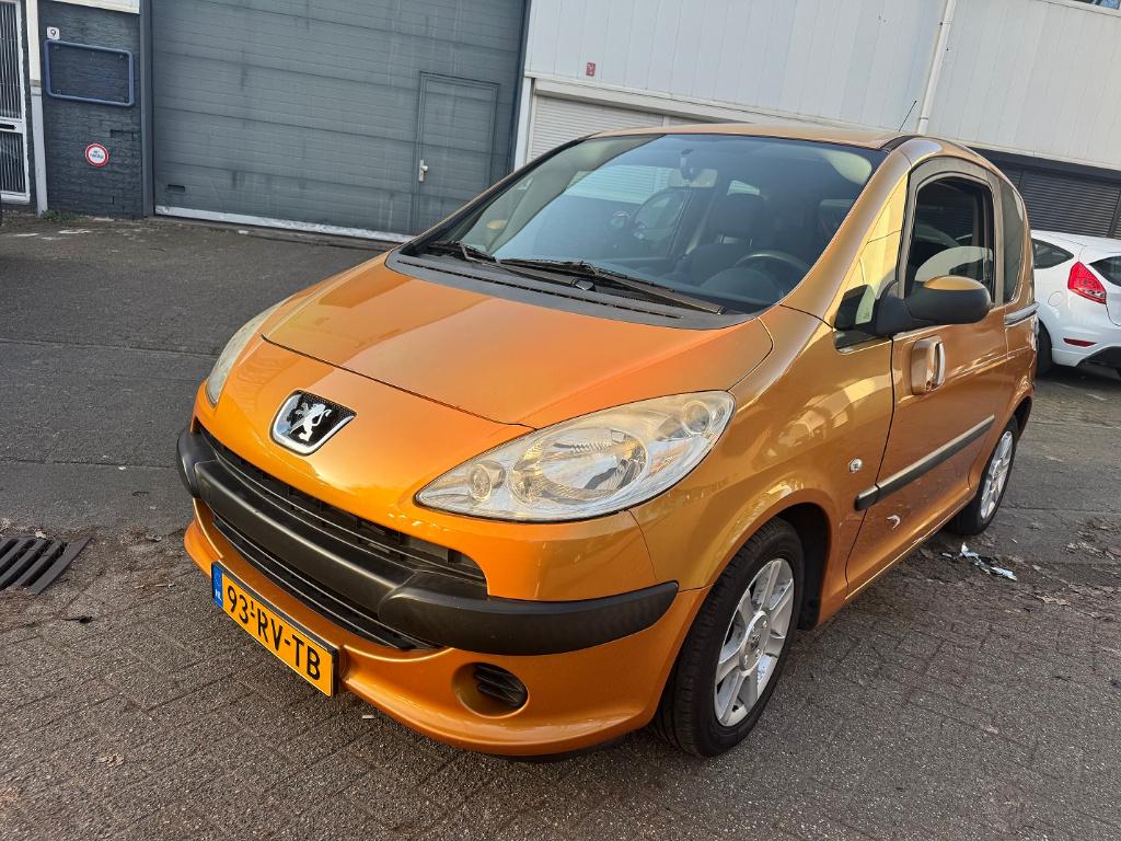 Peugeot 1007 1.4 2005, Voorwielaandrijving, 1360 cc, 4 stoelen, 49 €/maand