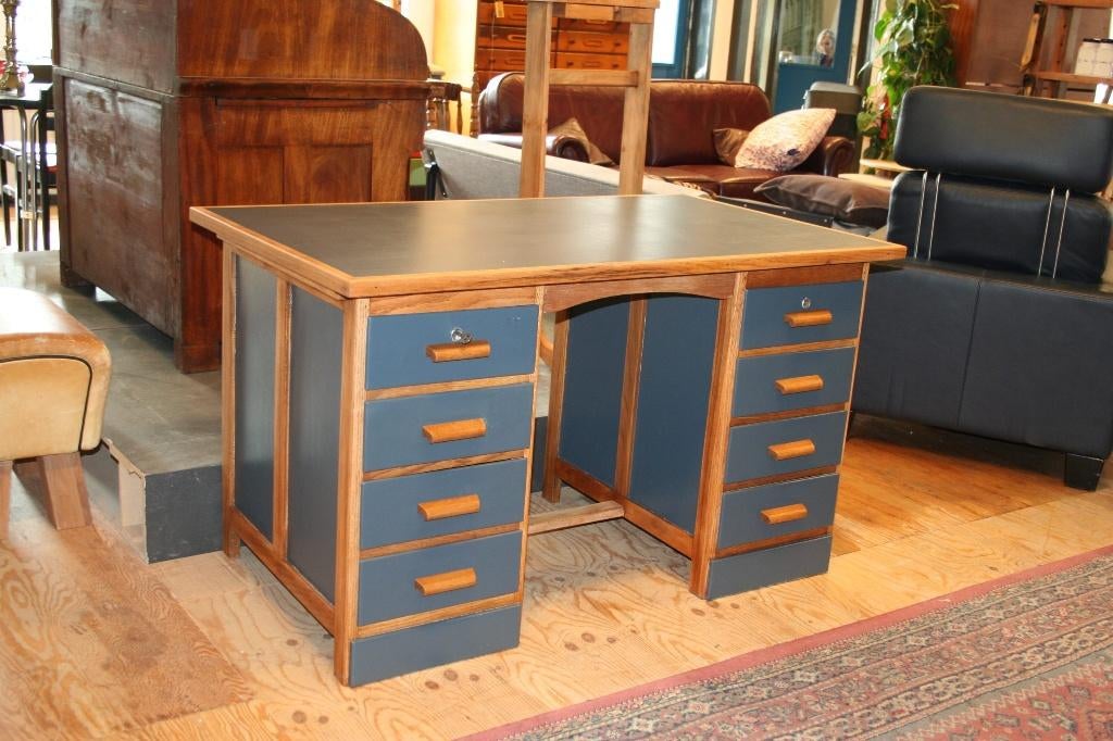 Vintage Eiken Bureau met 8 Laden (Klassiek Kneehole-ontwerp), Ophalen, Info@degezel.nl, De Gezel, Gebruikt
