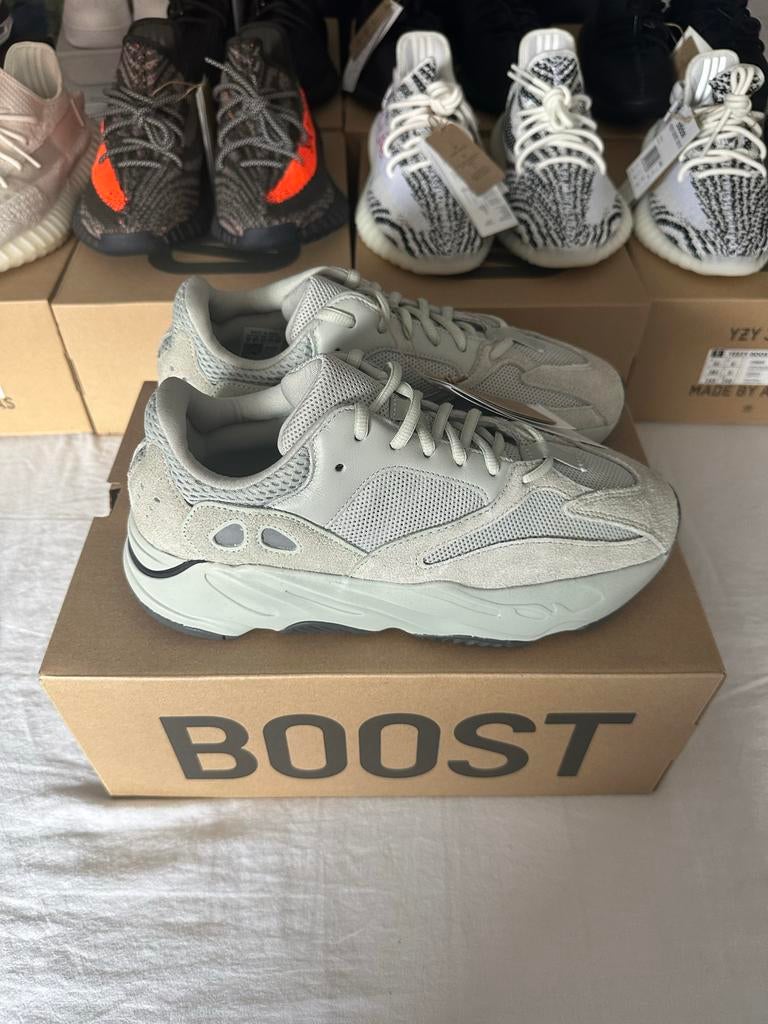 Yeezy 700 Salt - Maat 42 2/3, Ophalen of Verzenden, Nieuw, Overige kleuren, Sneakers of Gympen