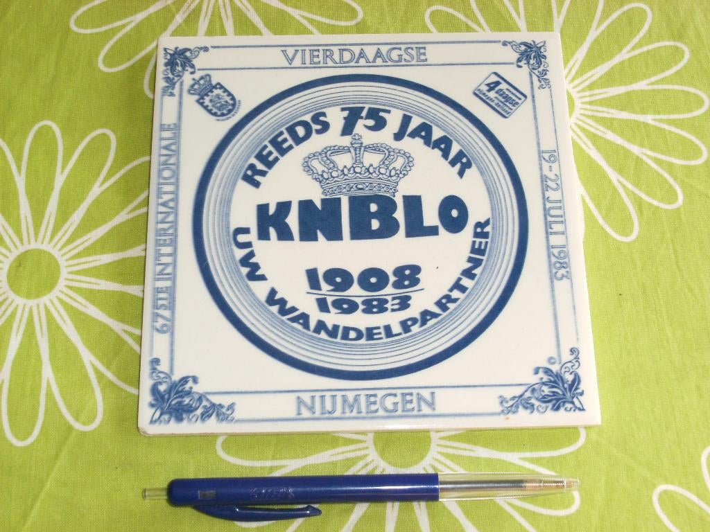 Tegel Vierdaagse Nijmegen KNBLO 75 jaar uw wandelpartner (1), Ophalen of Verzenden, Gebruikt