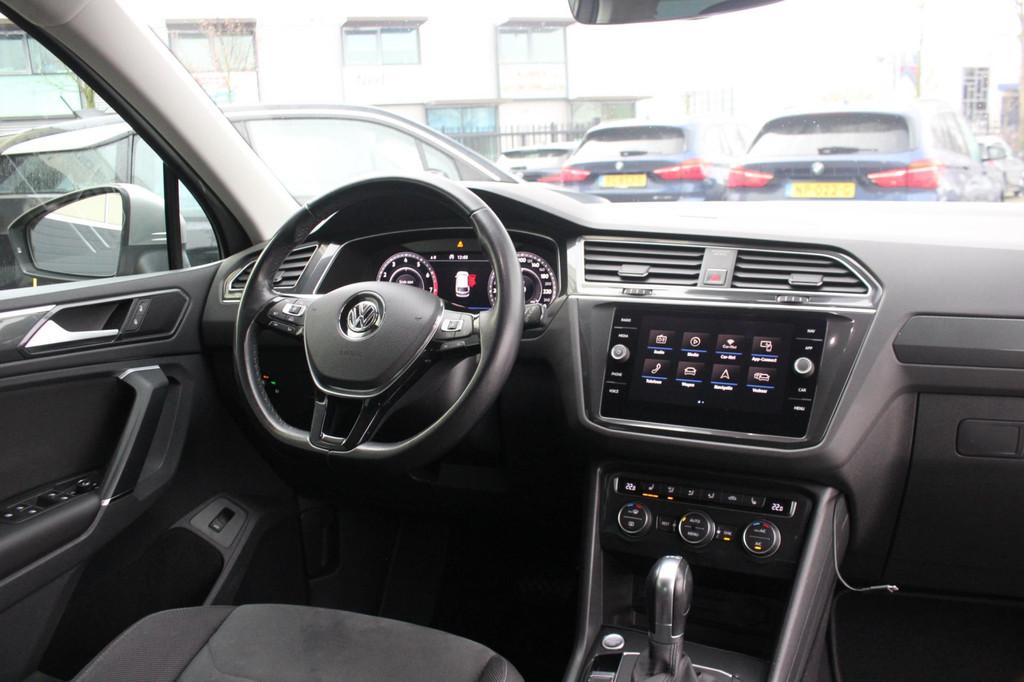 Volkswagen Tiguan 1.4 TSI ACT Highline R-line | Trekhaak |, Auto's, 4 cilinders, 150 pk, Alcantara, Adaptive Cruise Control