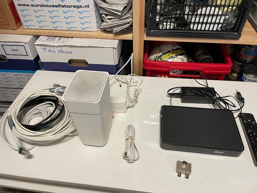 Ziggo set: modem + mediabox (compleet), Ophalen of Verzenden, Gebruikt, Router met modem, Ziggo