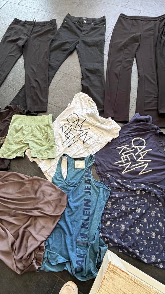 Diverse kledingbundel: broeken, merktops, shorts (Gucci, CK), Maat 38/40 (M), Zwart, Ophalen of Verzenden, Korte mouw