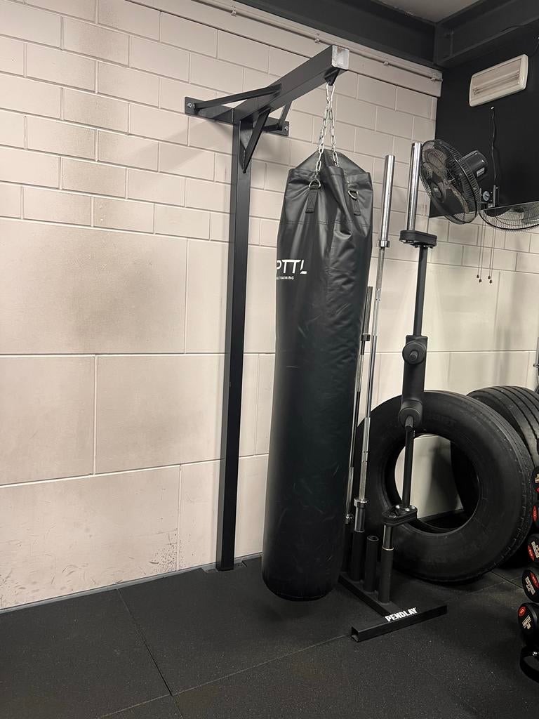 2 x Stalen bokszak standaarden met bokszak - Studio/Thuis, Sport en Fitness, Vechtsporten en Zelfverdediging, Gebruikt, Overige