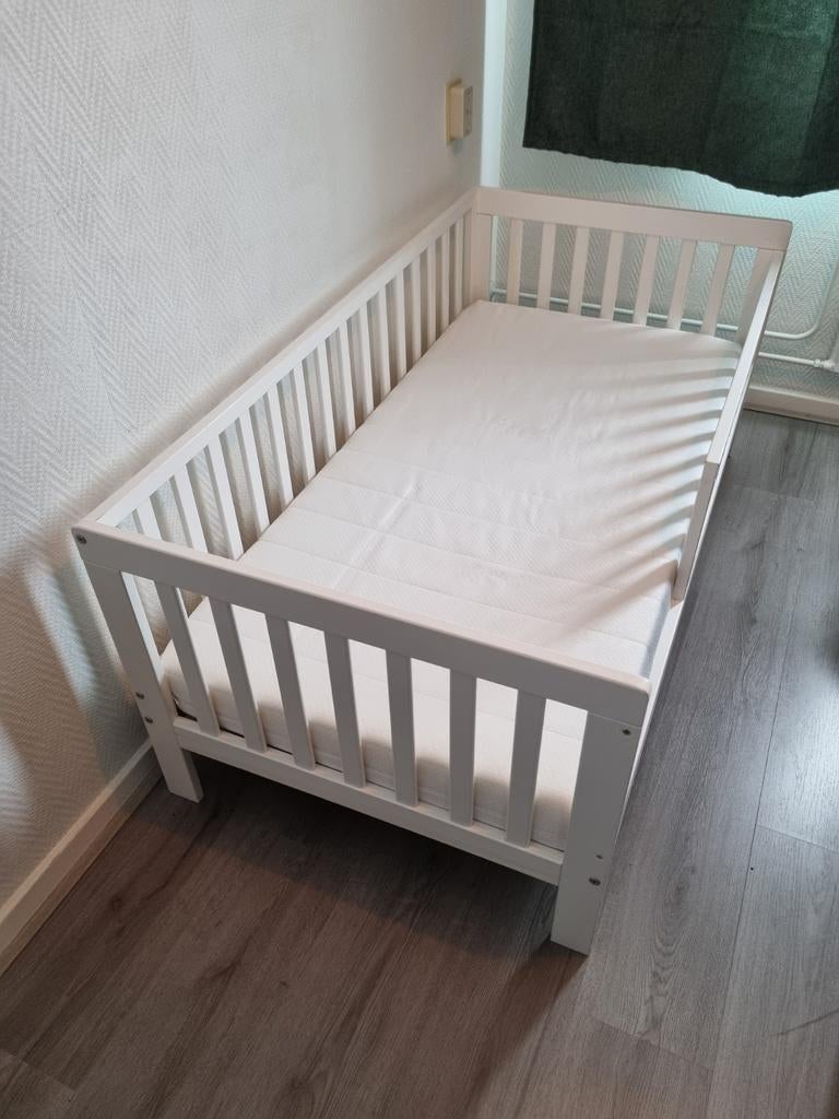 Peuterbed petit ameli incl toebehoren, Ophalen, Gebruikt, Jongetje of Meisje