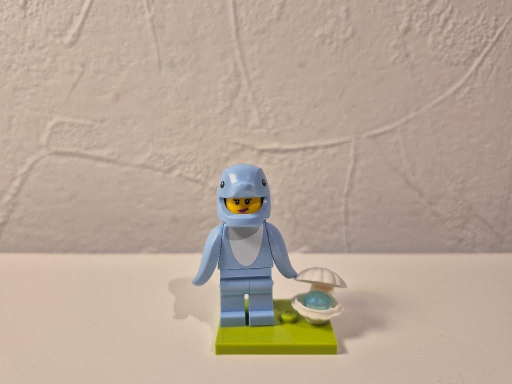 Lego Collectible Minifigure  Series 28 Dolphin Costume Fan, Ophalen of Verzenden, Zo goed als nieuw, Complete set, Lego