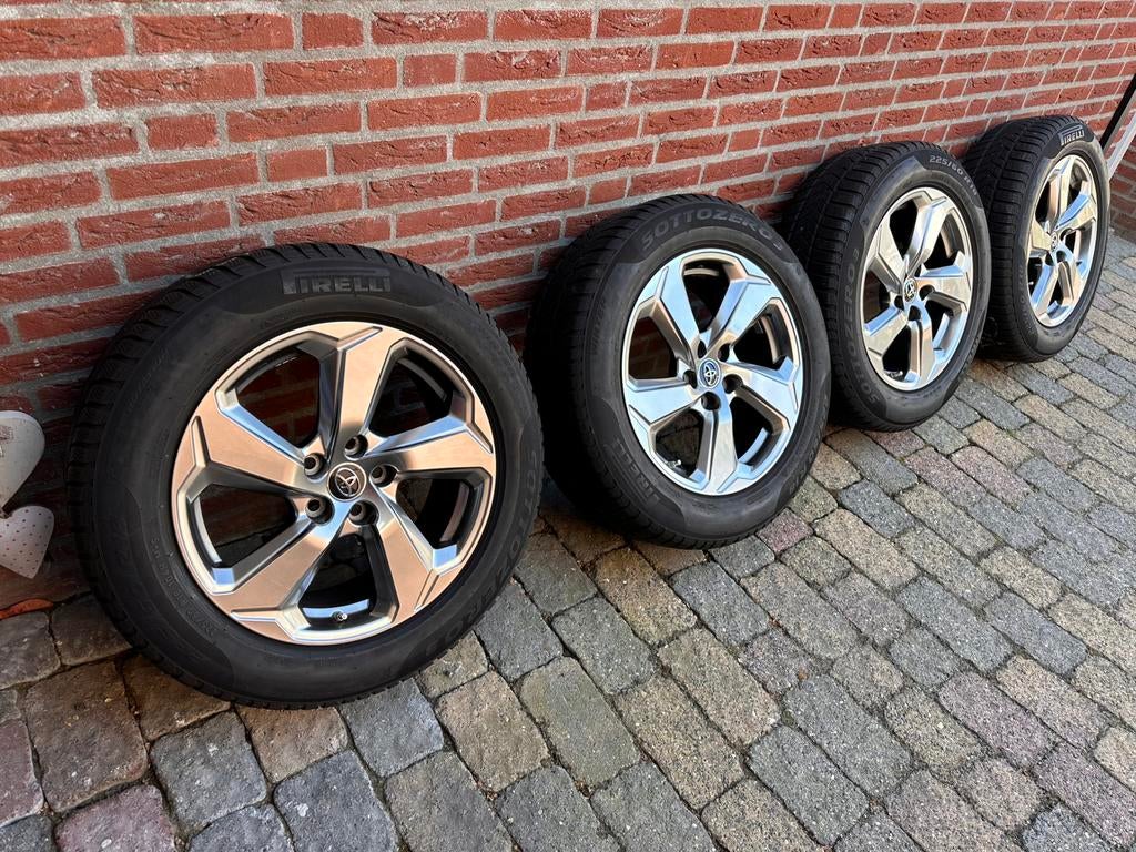 Velgen (18 inch) Toyota RAV4, Ophalen, 18 inch, Velg(en), Winterbanden