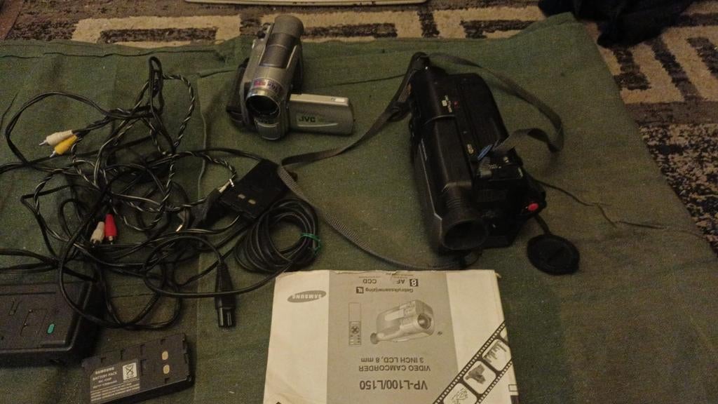 JVC en Samsung Videocamera's met accessoires, Ophalen of Verzenden, JVC, 20x of meer