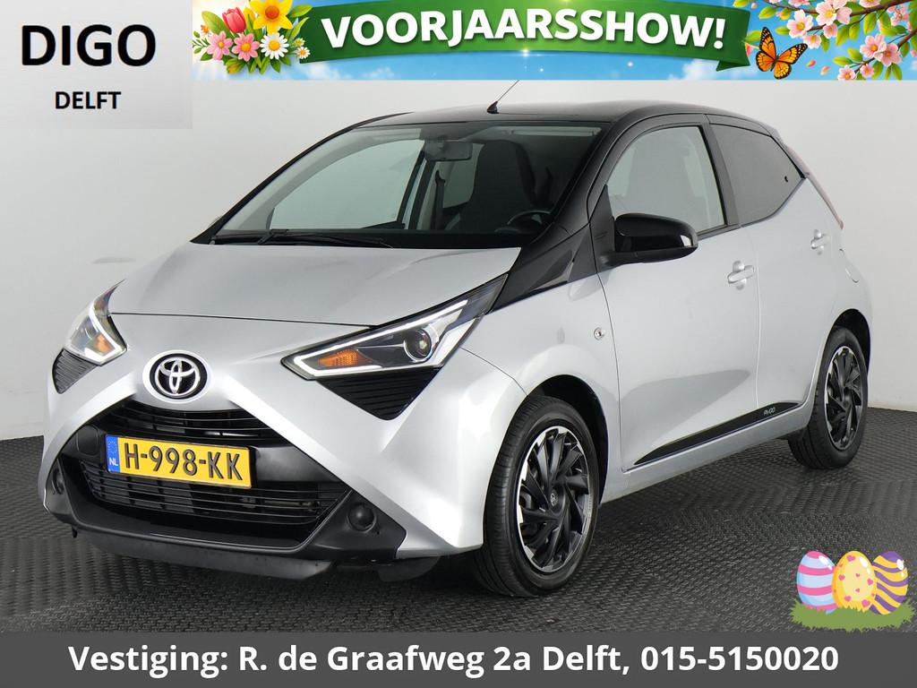 Toyota Aygo 1.0 VVT-i X-Play Bi-Tone Automaat | Apple Carpla, Stof, Gebruikt, LED verlichting, 4 stoelen