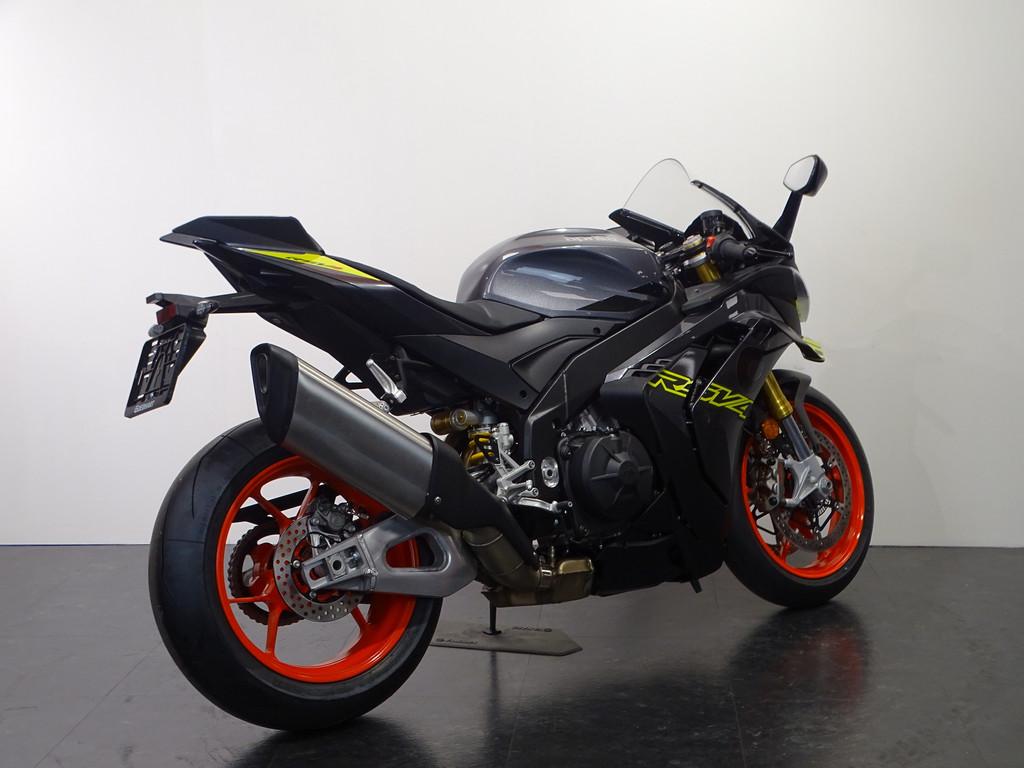 Aprilia RSV4 1100 - foto 3
