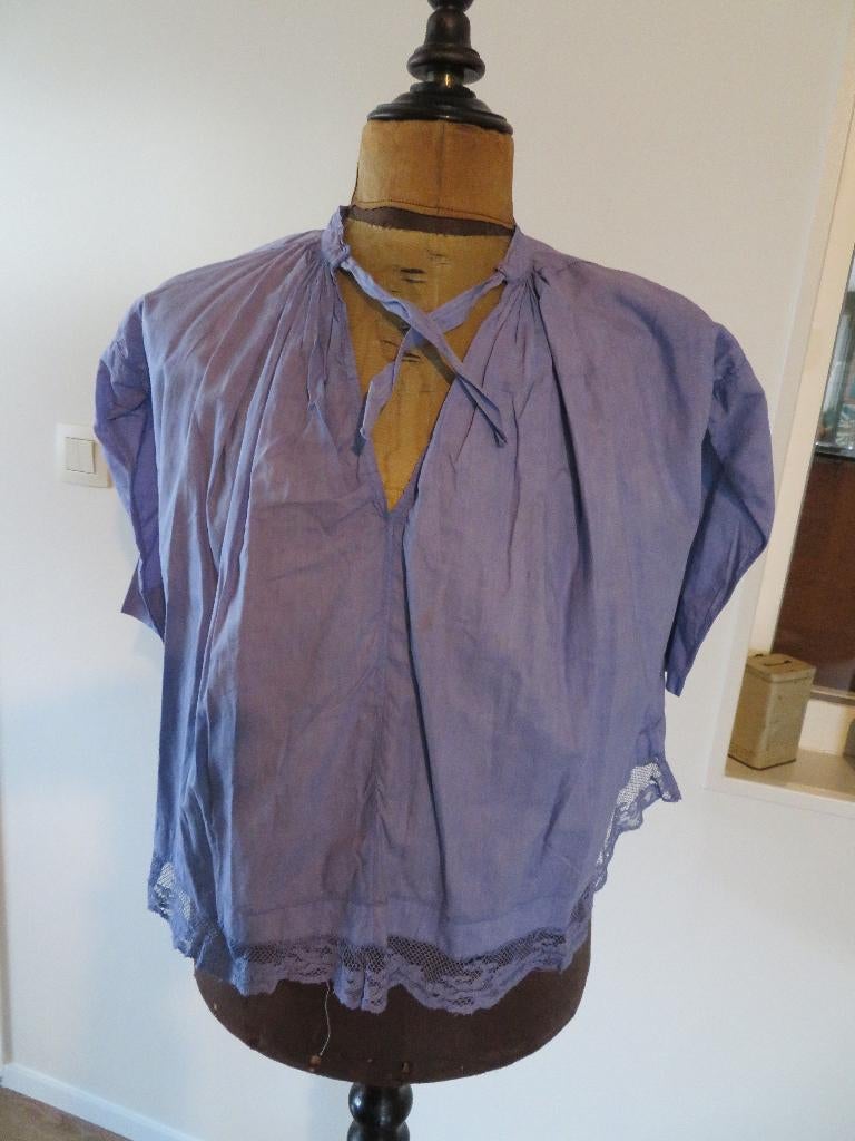 Antieke blouse met kant paars., Antiek en Kunst, Antiek | Kleding en Accessoires, Ophalen of Verzenden, Kinderen
