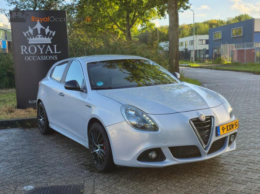 Alfa Romeo Giulietta - Alfa Romeo Giulietta 1.4 T Exclusive, Auto's, Alfa Romeo, Automaat, Euro 6, 4 cilinders, Wit