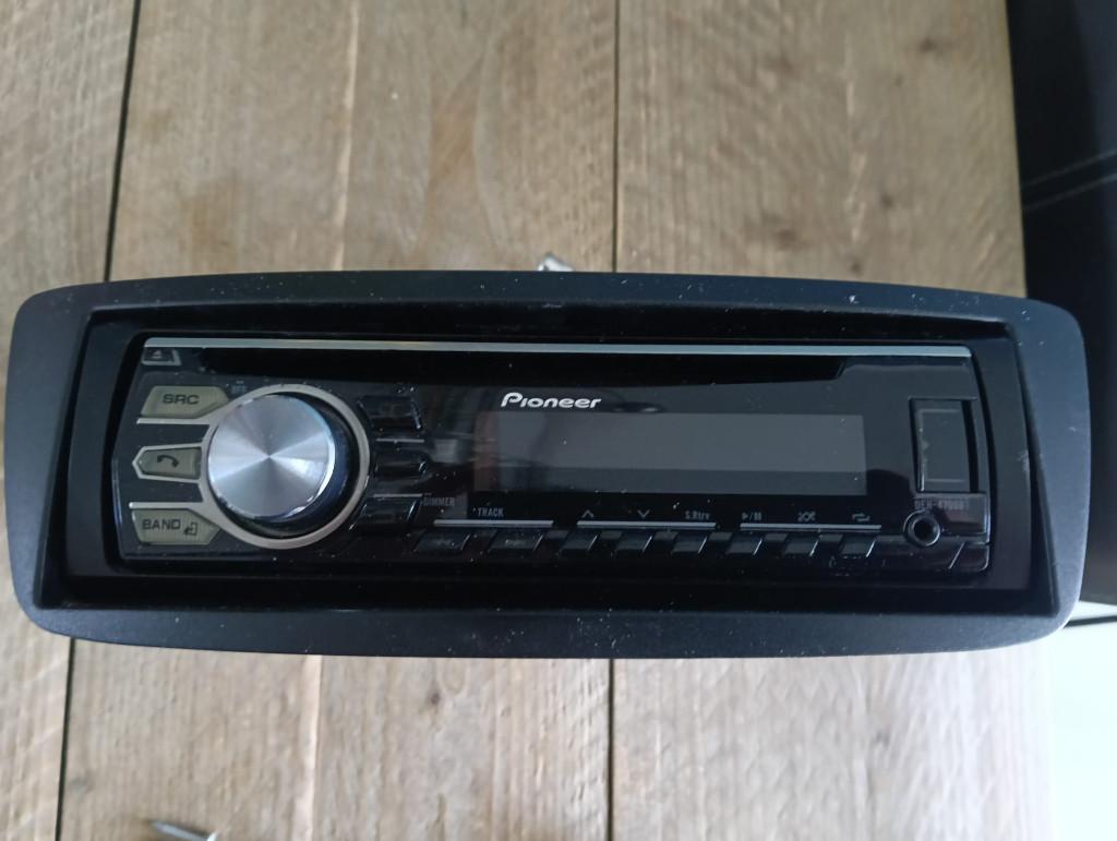 autoradio Pioneer inclusief frame voor Peugeot 107, Auto diversen, Autoradio's, Ophalen, Gebruikt
