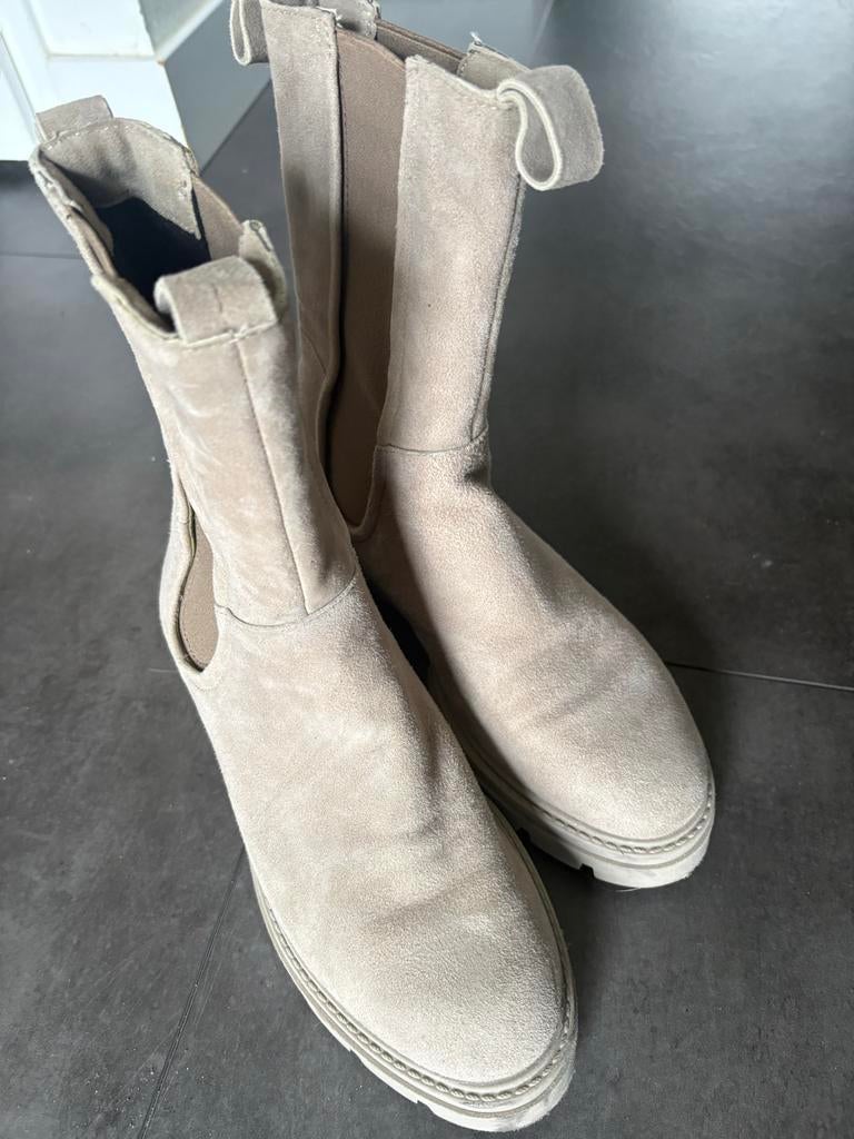 Lage laarzen beige suède maat 39, Ophalen, Gedragen, Beige, Lage of Enkellaarzen