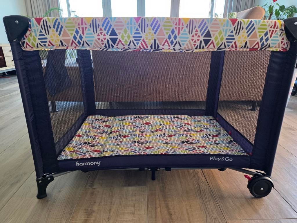 Campingbedje / logeerbedje met wieltjes, Ophalen, Zo goed als nieuw