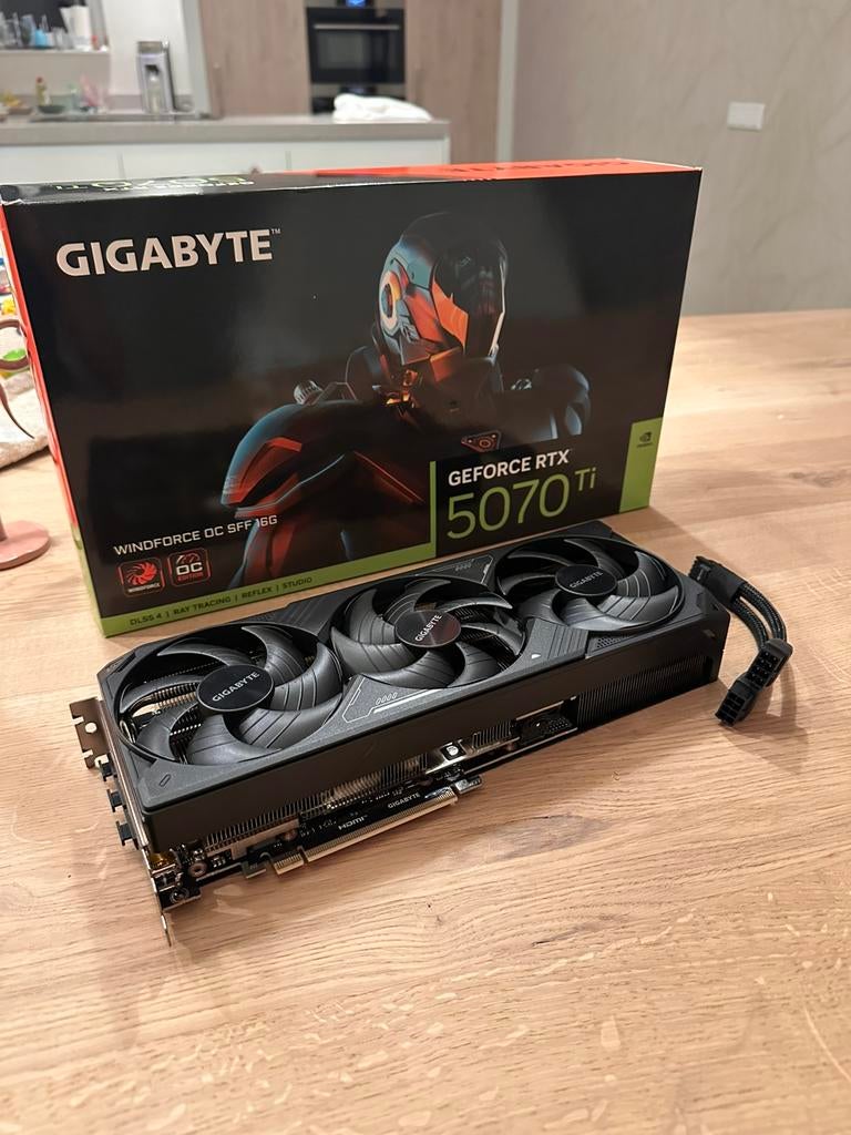 Gigabyte GeForce RTX 5070 Ti WINDFORCE OC SFF 16G, Computers en Software, Videokaarten, Ophalen of Verzenden, Nieuw, GDDR6, PCI-Express 3