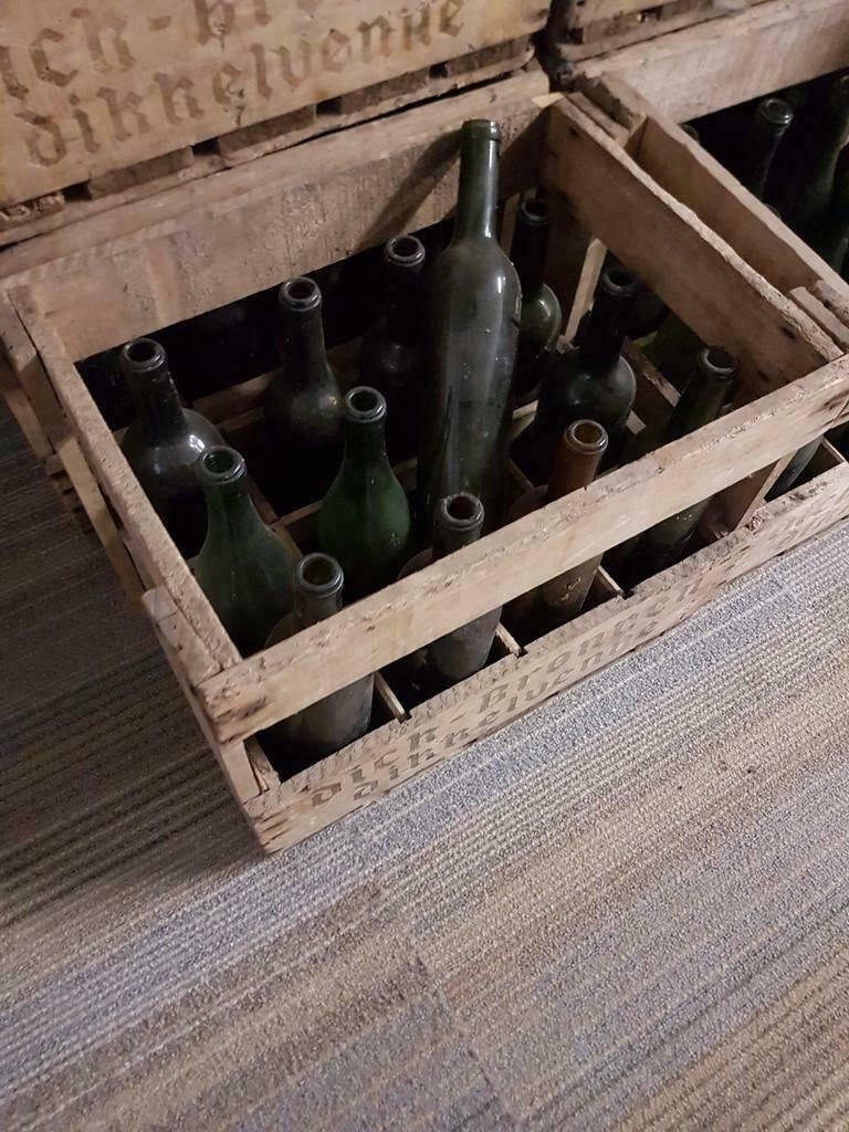 Oude houten krat, flessenkrat met 12 wijnflessen🍷, Ophalen